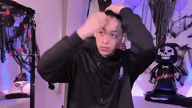 Group zeus_blaze on StripChat