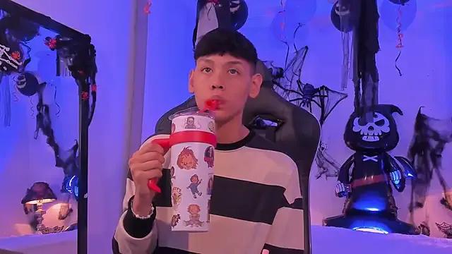 Group zeus_blaze on StripChat