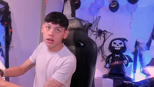 Group zeus_blaze on StripChat