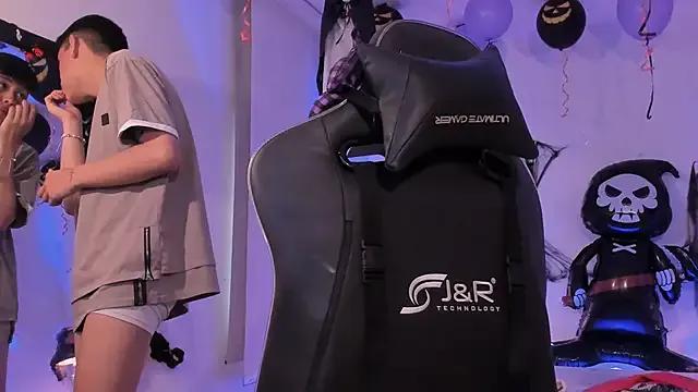 Group zeus_blaze on StripChat