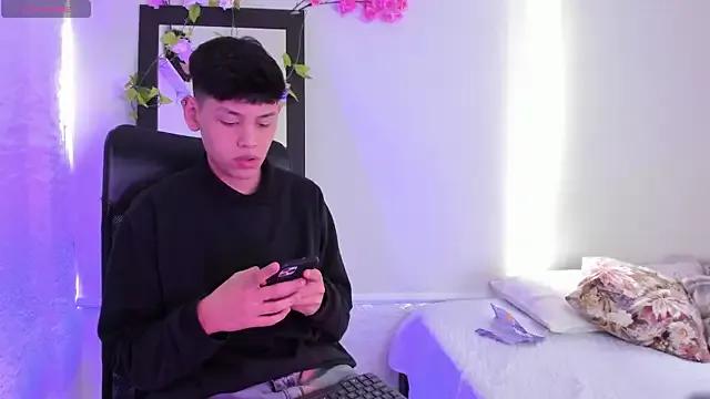 Group zeus_blaze on StripChat