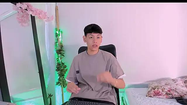 Group zeus_blaze on StripChat